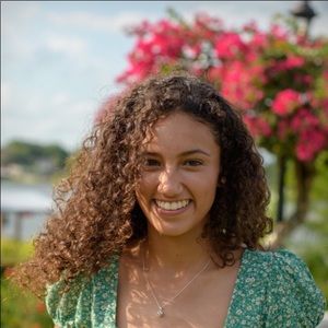 Meet your Posher, Aviana